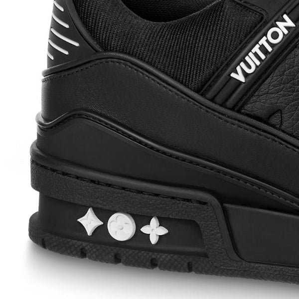 "LV" Trainer Black
