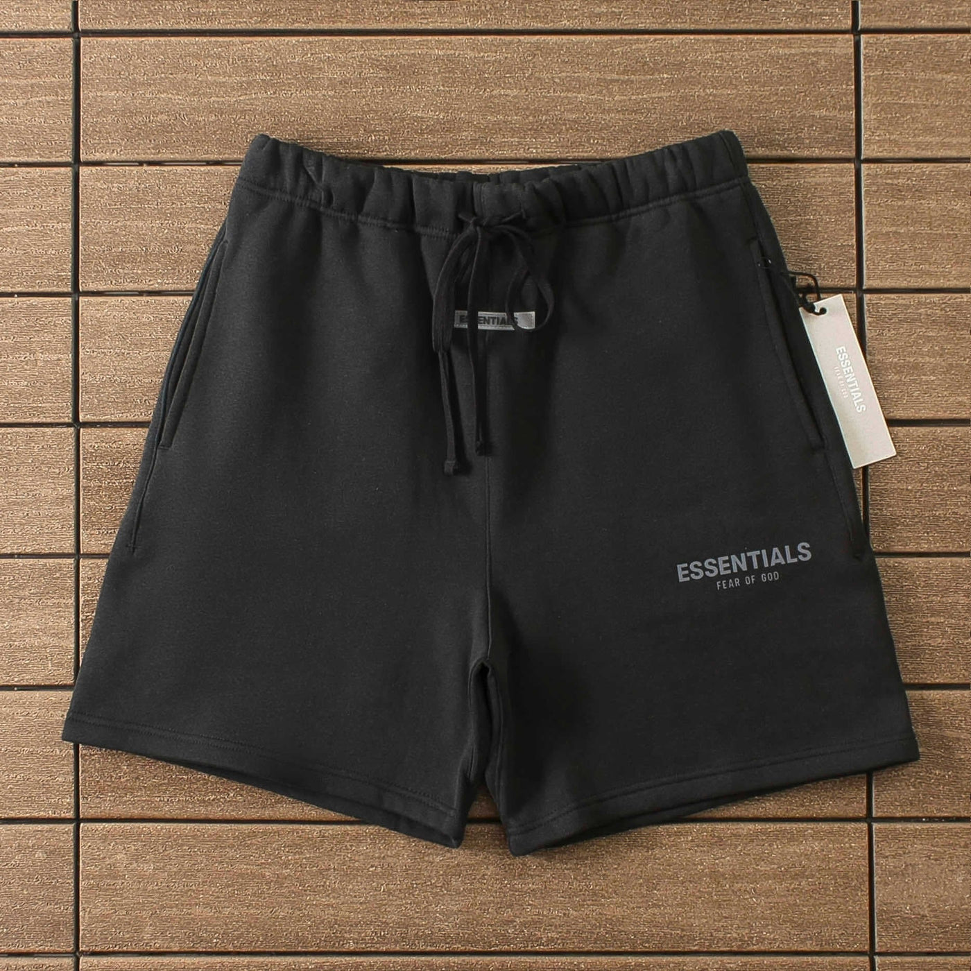 Schwarze Shorts „Essence“