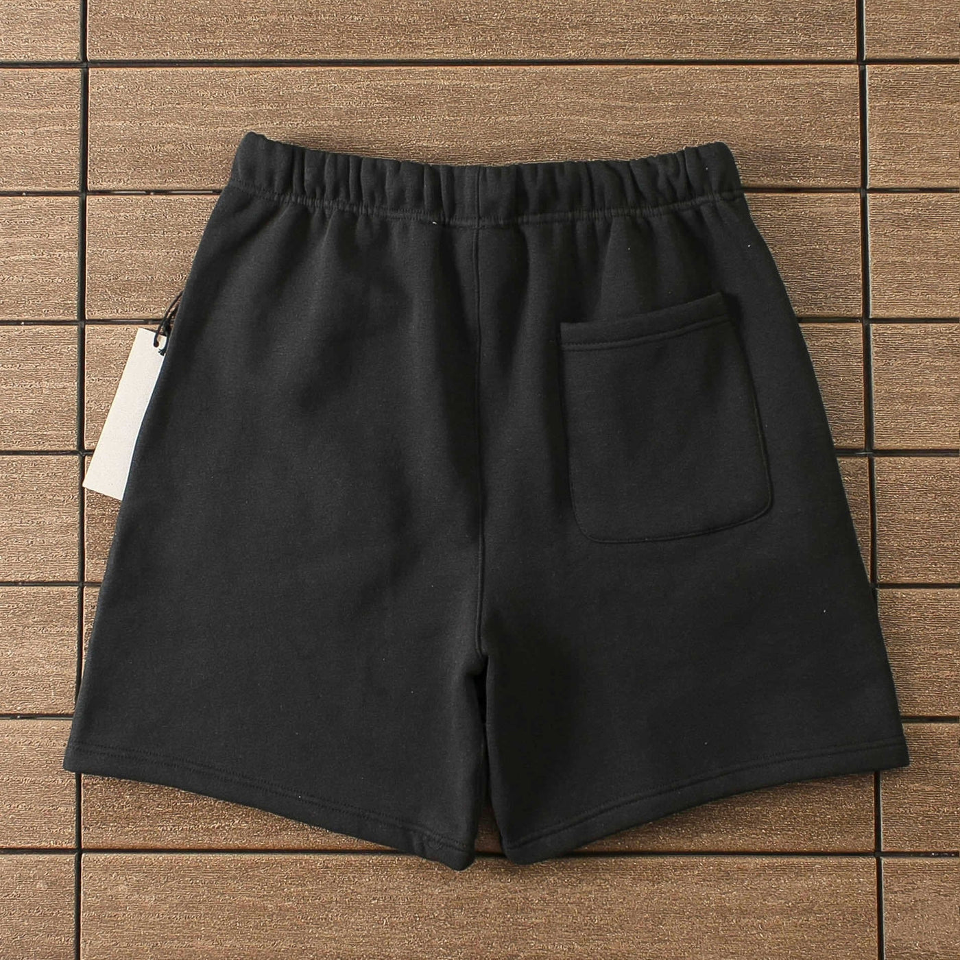 Schwarze Shorts „Essence“