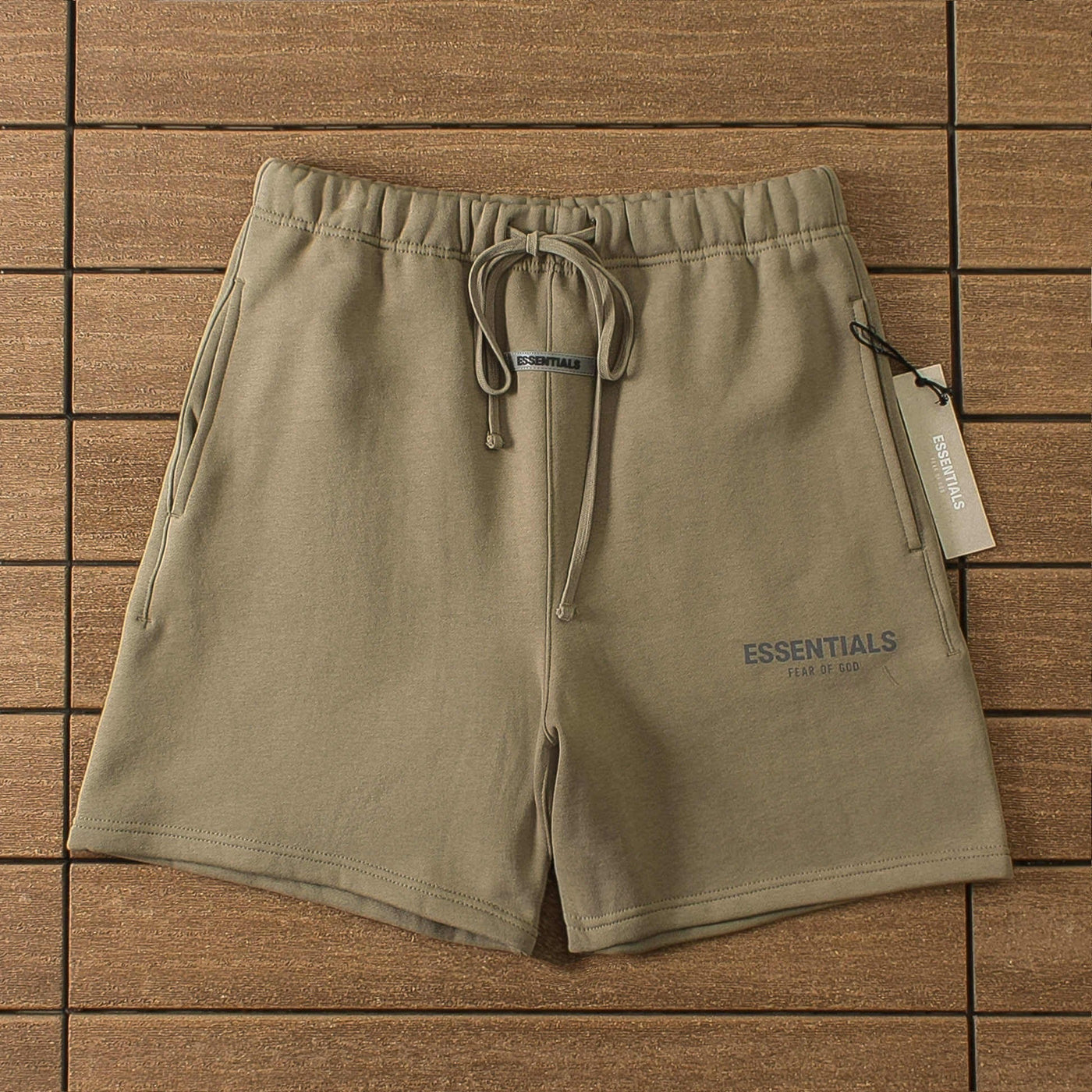 "Essence" Shorts Braun