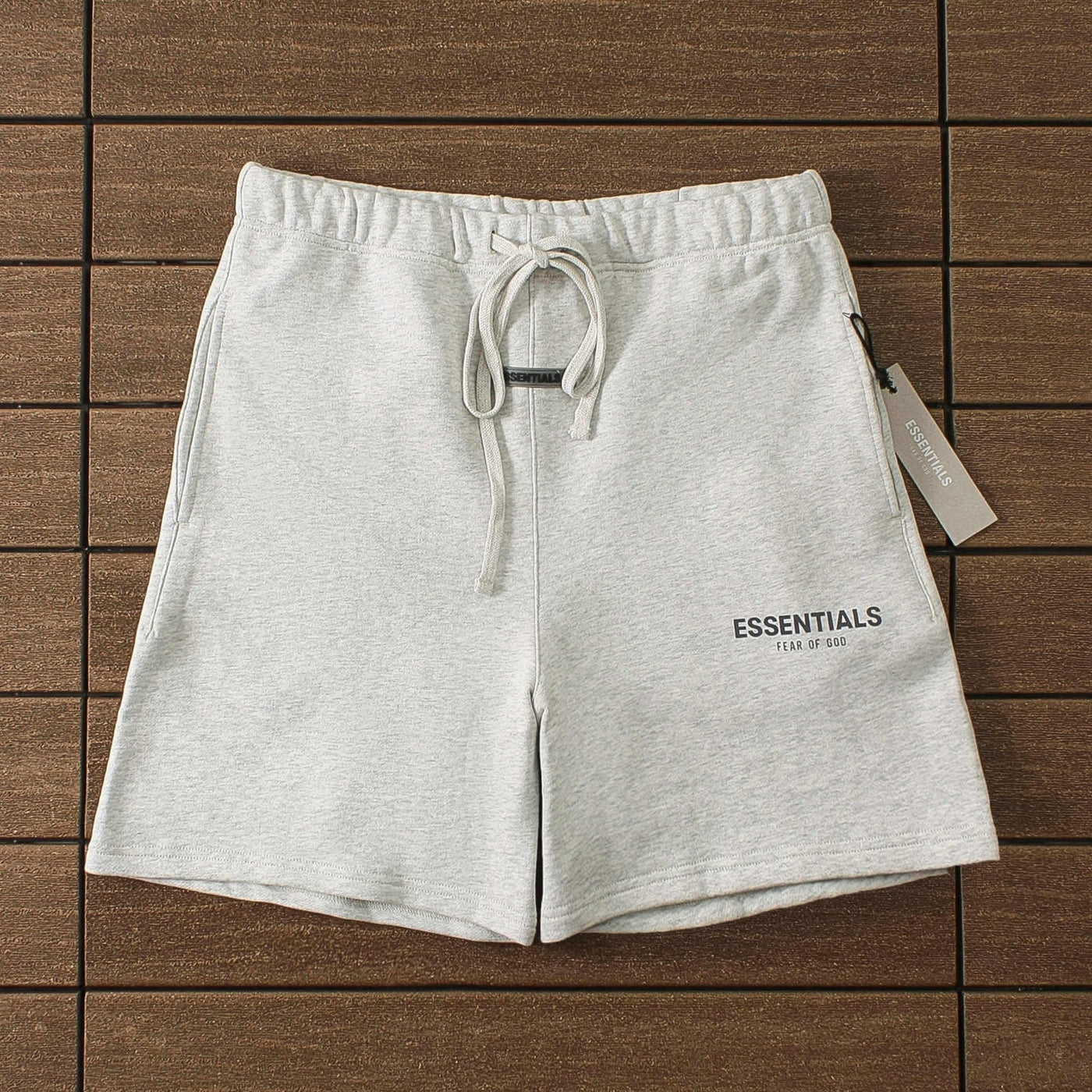 "Essence" Shorts Grau