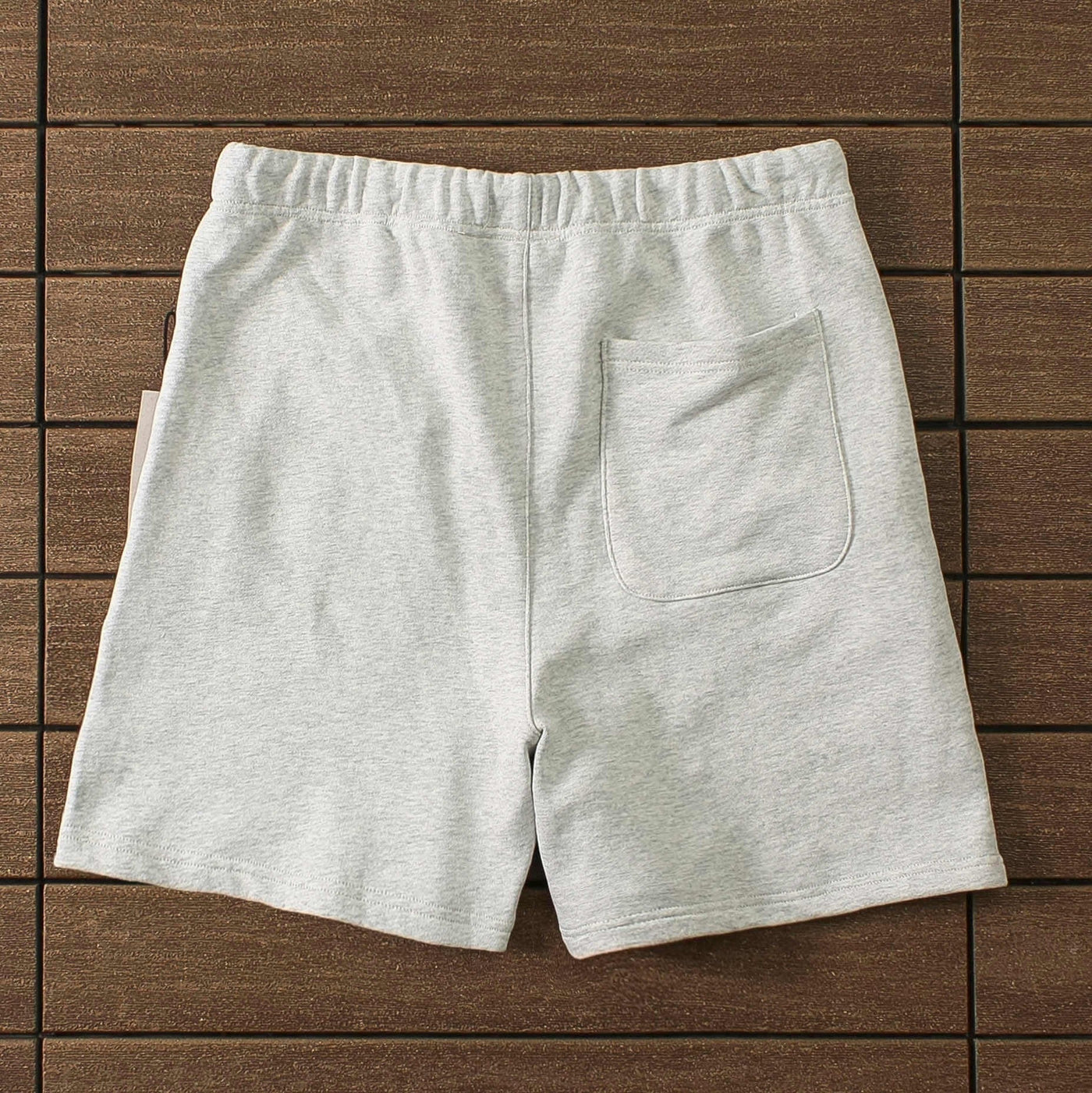 "Essence" Shorts Grau