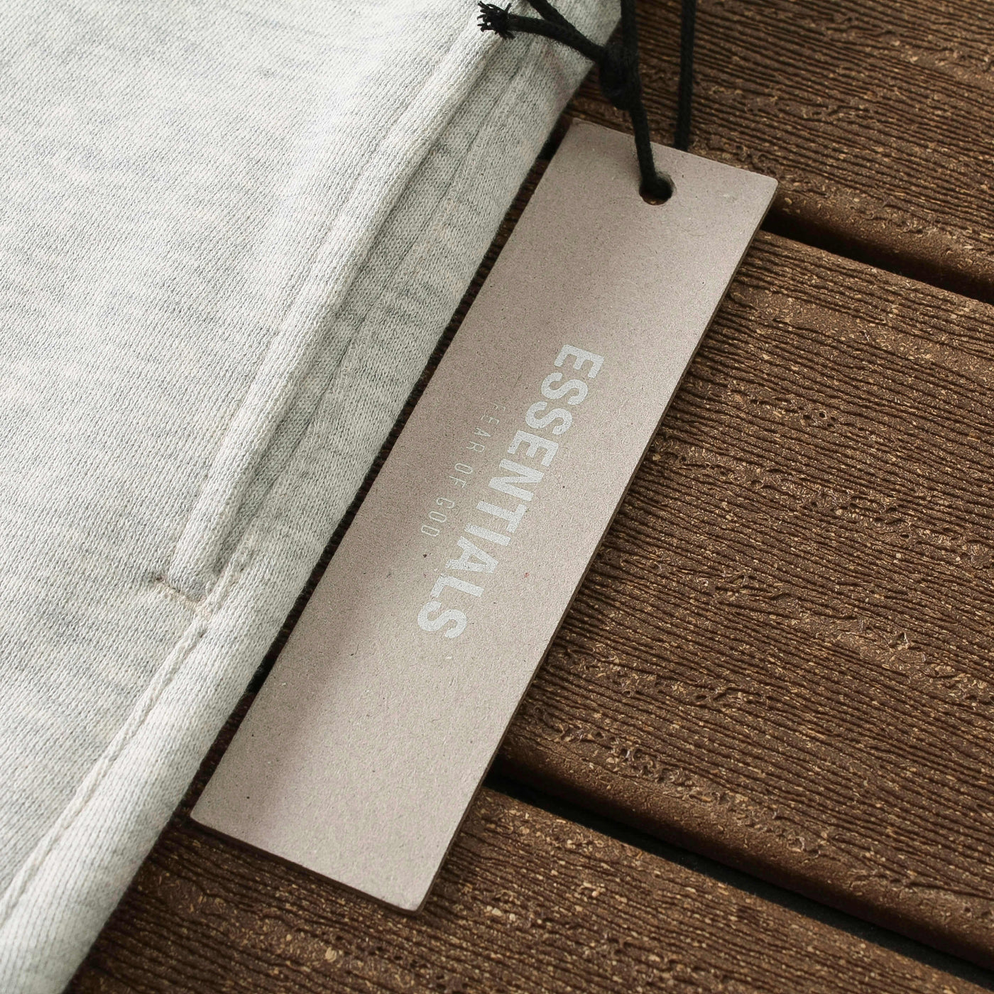 "Essence" Shorts Grau